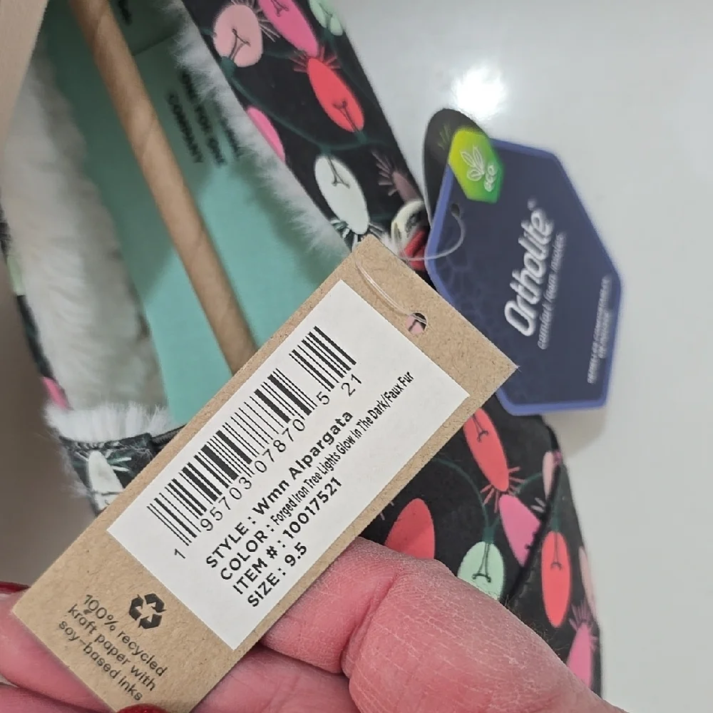 TOMS Colorful Christmas Light Print Shoes - Picture 3 of 10